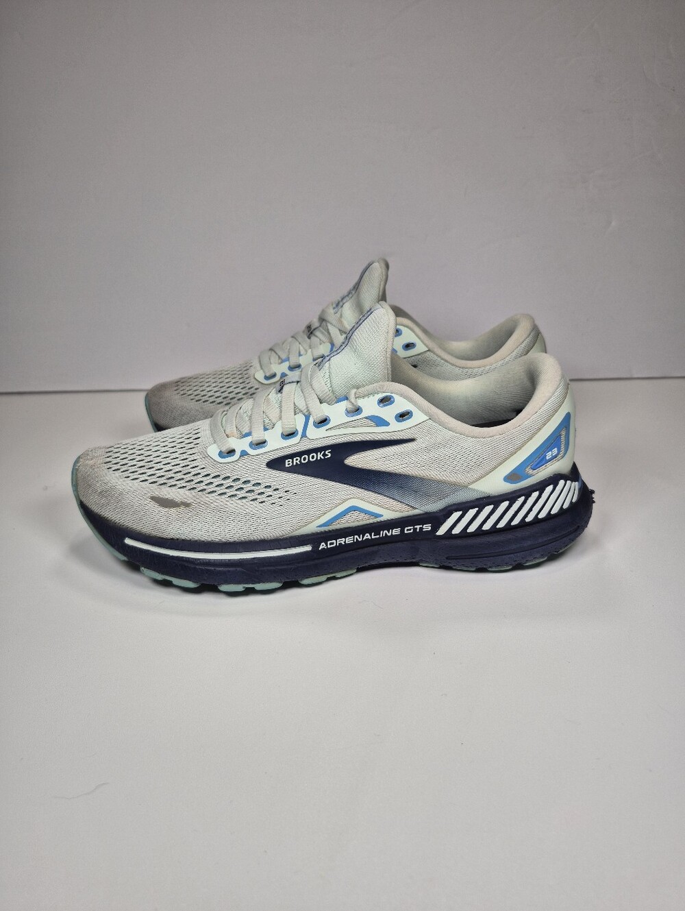 Brooks Adrenaline GTS 23 Women Size 9 B Stability Running Shoes Aqua 1203811B471